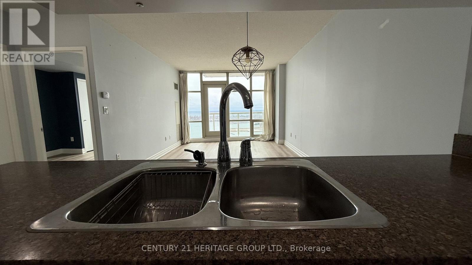 4010 - 35 Mariner Terrace, Toronto (Waterfront Communities), Ontario  M5V 3V9 - Photo 8 - C12693750