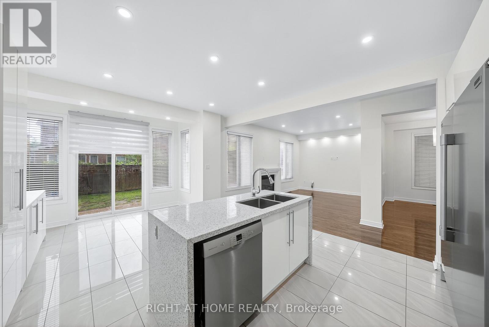 193 Blue Dasher Boulevard, Bradford West Gwillimbury, Ontario  L3Z 0H3 - Photo 24 - N12497802