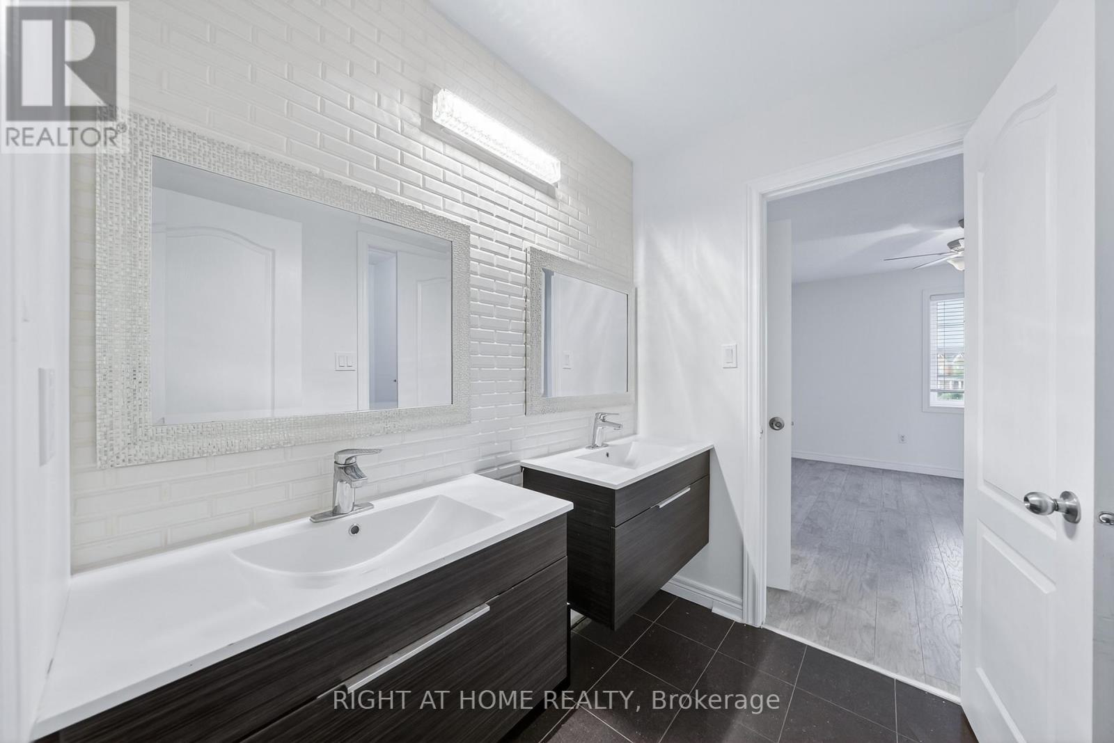 193 Blue Dasher Boulevard, Bradford West Gwillimbury, Ontario  L3Z 0H3 - Photo 44 - N12497802