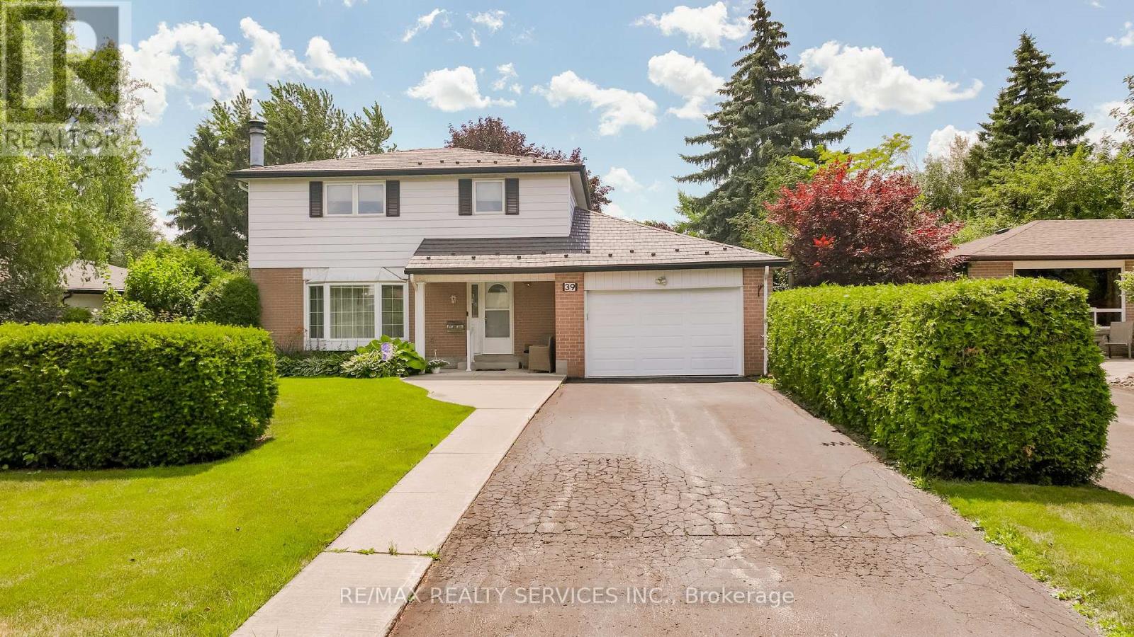 39 DUNBLAINE CRESCENT, Brampton, Ontario