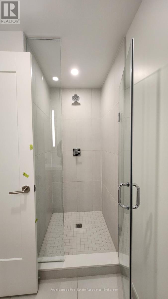 1002 - 60 Central Park Roadway, Toronto, Ontario  M9A 3K1 - Photo 7 - W12587174