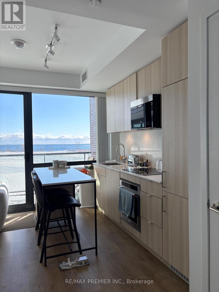 301 - 251 Mansory Way, Mississauga, Ontario  L5H 0B3 - Photo 3 - W12742252