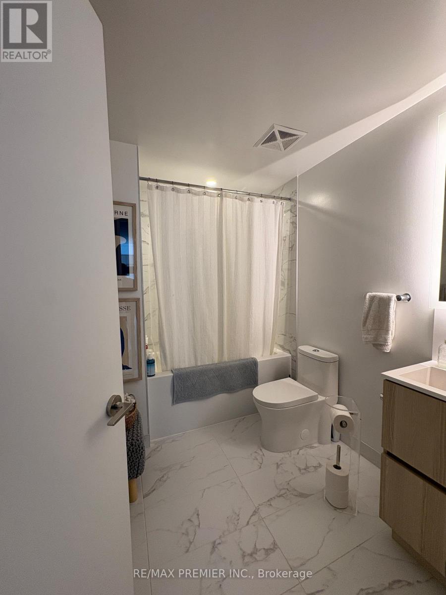 301 - 251 Mansory Way, Mississauga, Ontario  L5H 0B3 - Photo 4 - W12742252