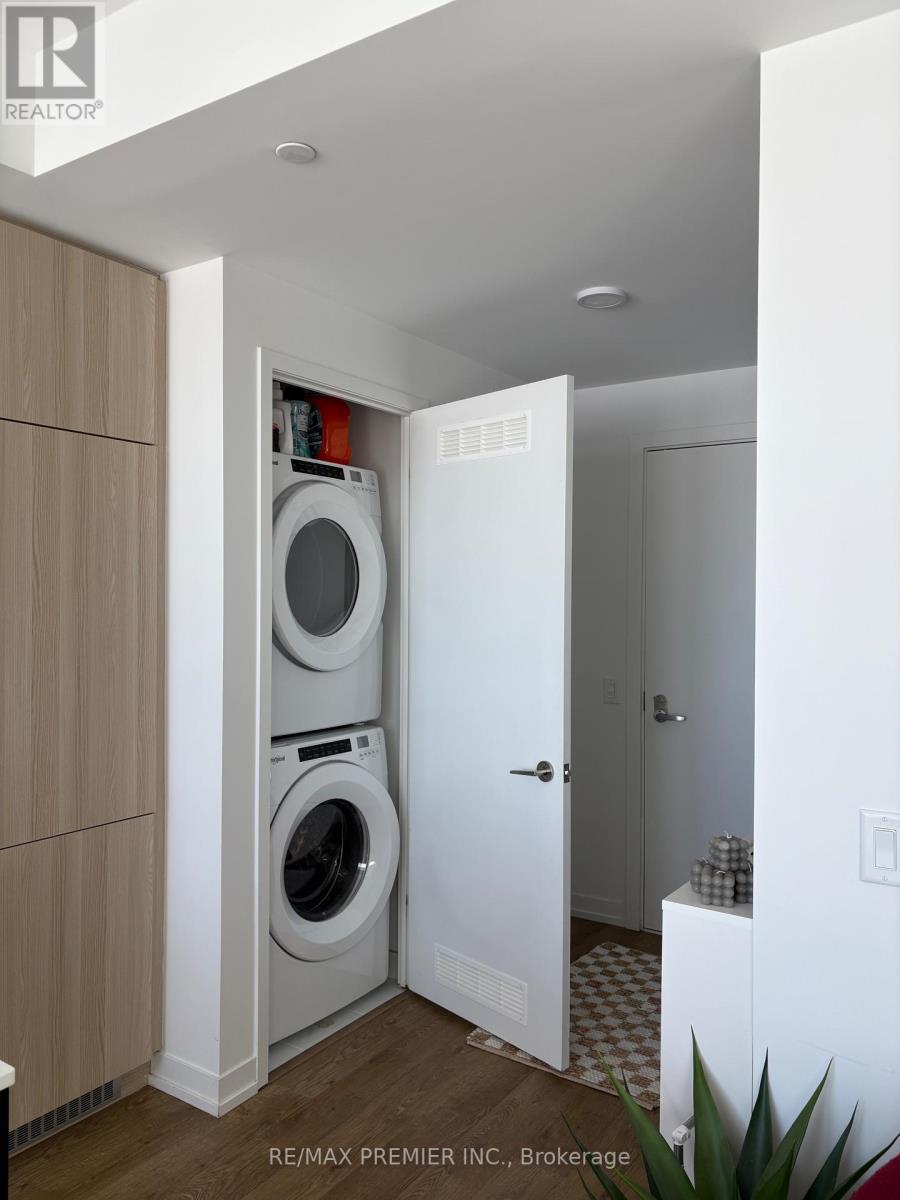 301 - 251 Mansory Way, Mississauga, Ontario  L5H 0B3 - Photo 8 - W12742252