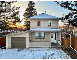 718 10 Street S, Lethbridge, Alberta