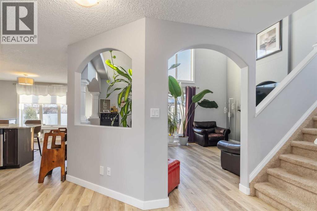 113 Bussieres Drive, Fort Mcmurray, Alberta  T9K 1W3 - Photo 3 - A2279079