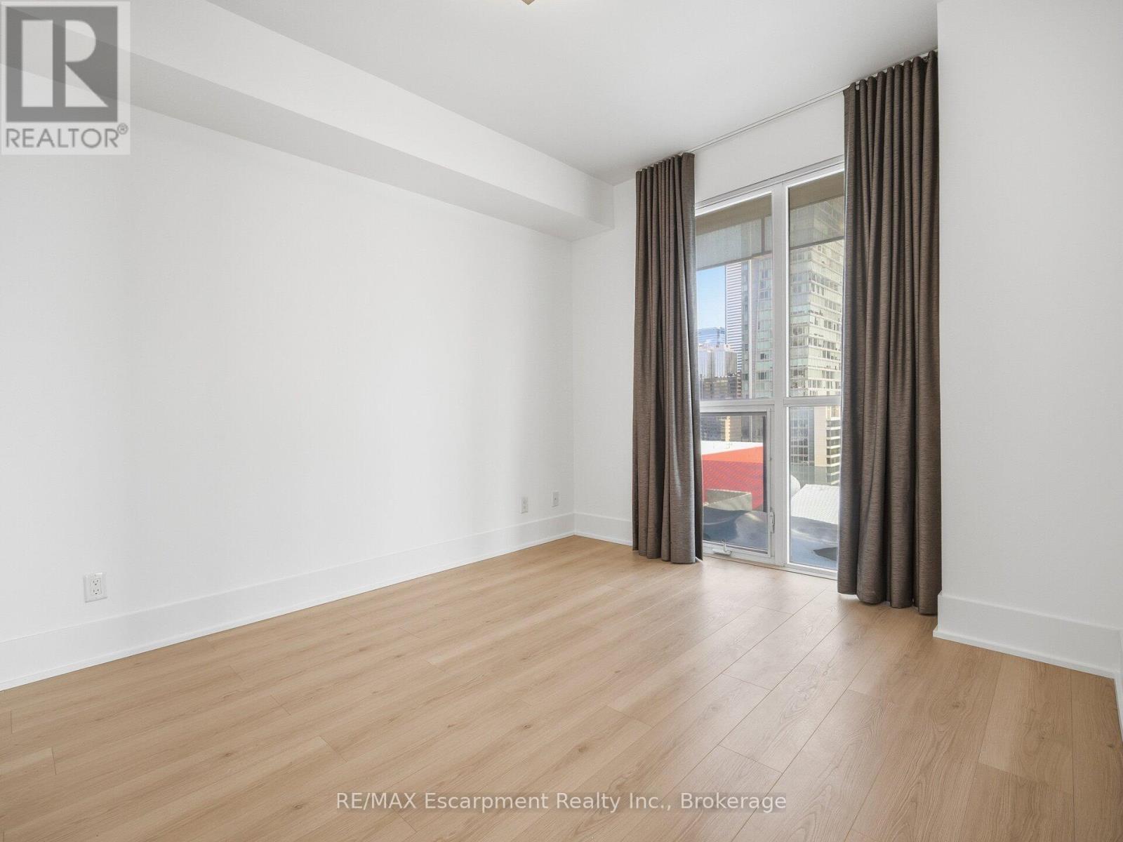 2611 - 300 Front Street W, Toronto, Ontario  M5V 0E9 - Photo 18 - C12743922