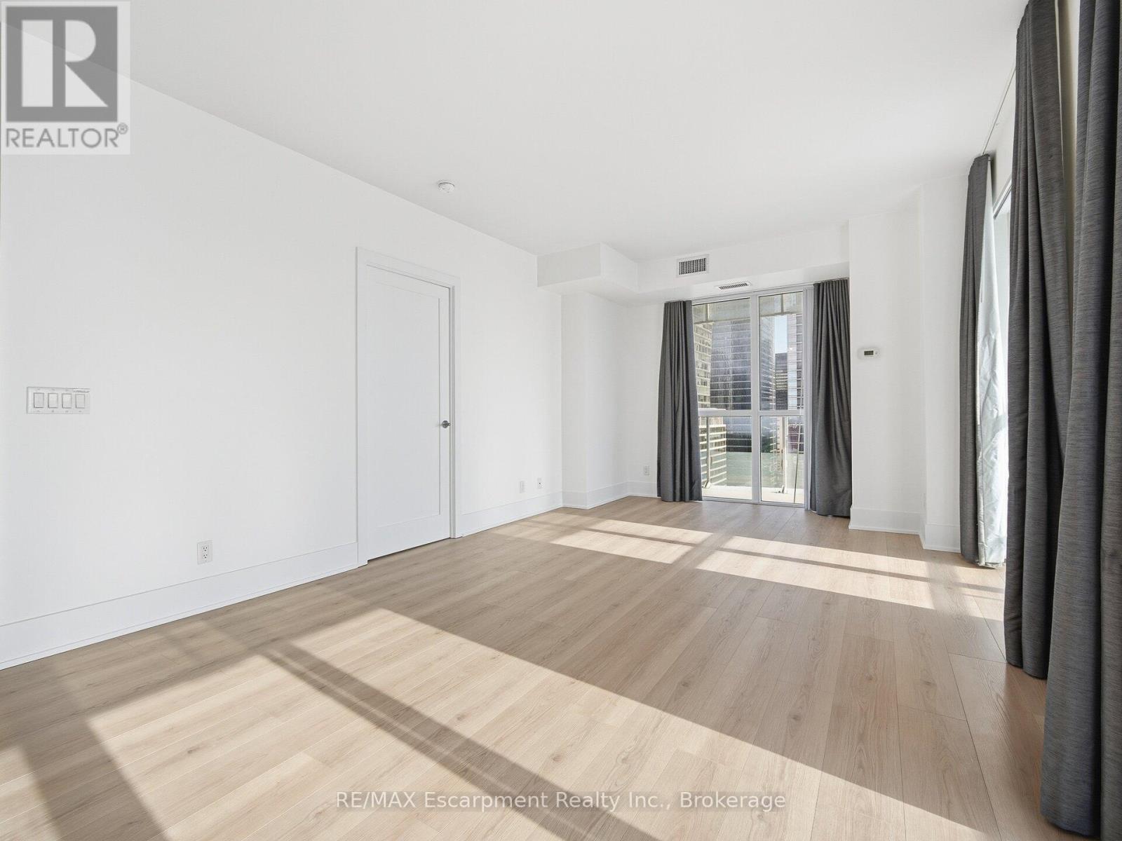 2611 - 300 Front Street W, Toronto, Ontario  M5V 0E9 - Photo 8 - C12743922