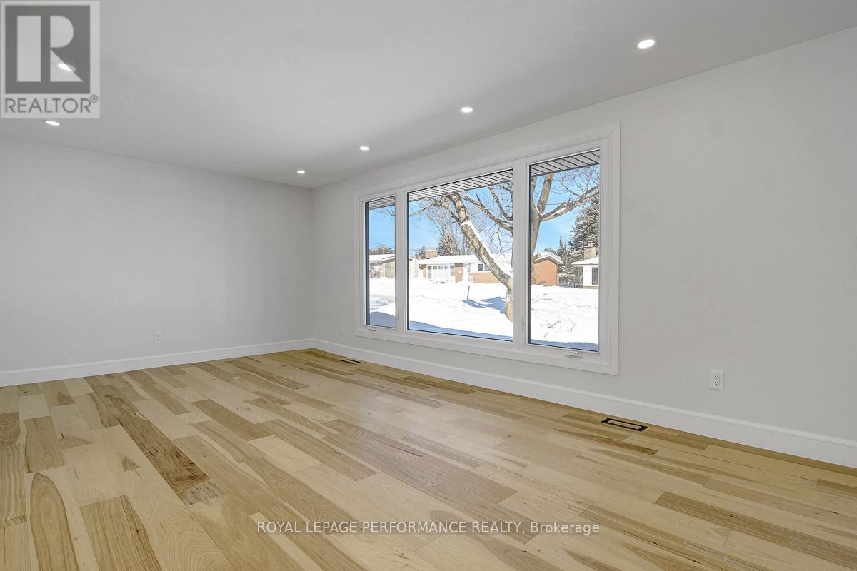 52 Glenridge Road, Ottawa, Ontario K2G 2Z7 - Photo 2 - X12743876