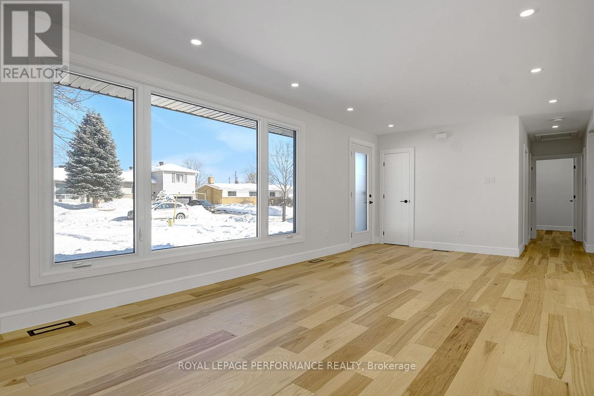 52 Glenridge Road, Ottawa, Ontario K2G 2Z7 - Photo 3 - X12743876