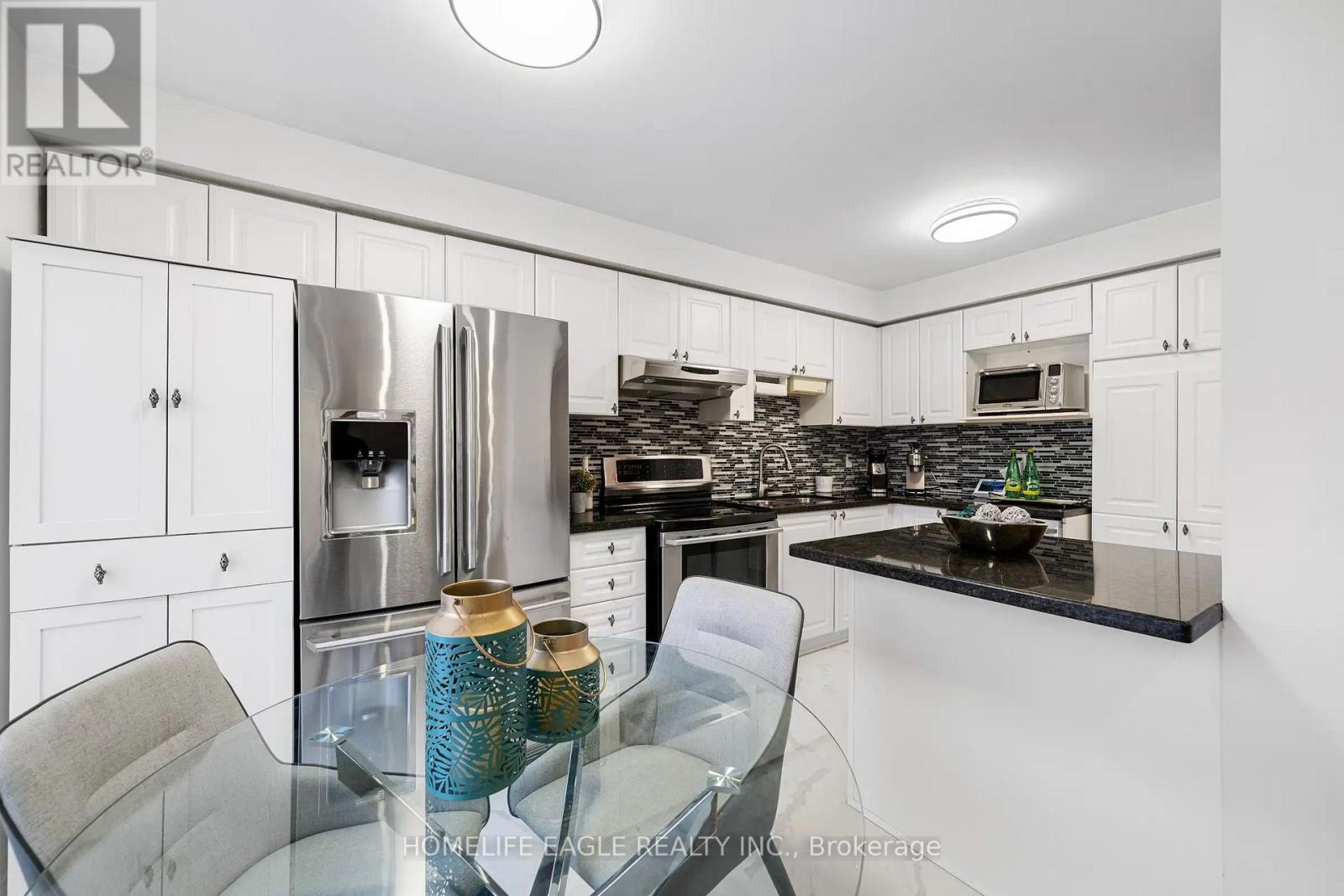 24 Ridgefield Court, Brampton, Ontario  L6P 1B4 - Photo 8 - W12740430