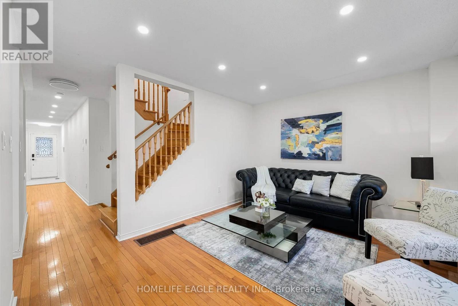 24 Ridgefield Court, Brampton, Ontario  L6P 1B4 - Photo 4 - W12740430