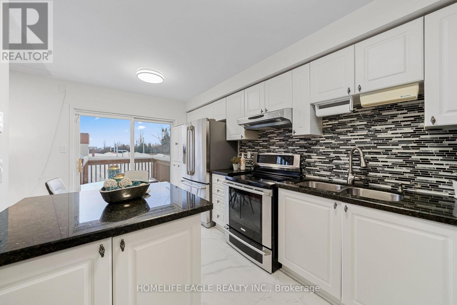 24 Ridgefield Court, Brampton, Ontario  L6P 1B4 - Photo 7 - W12740430