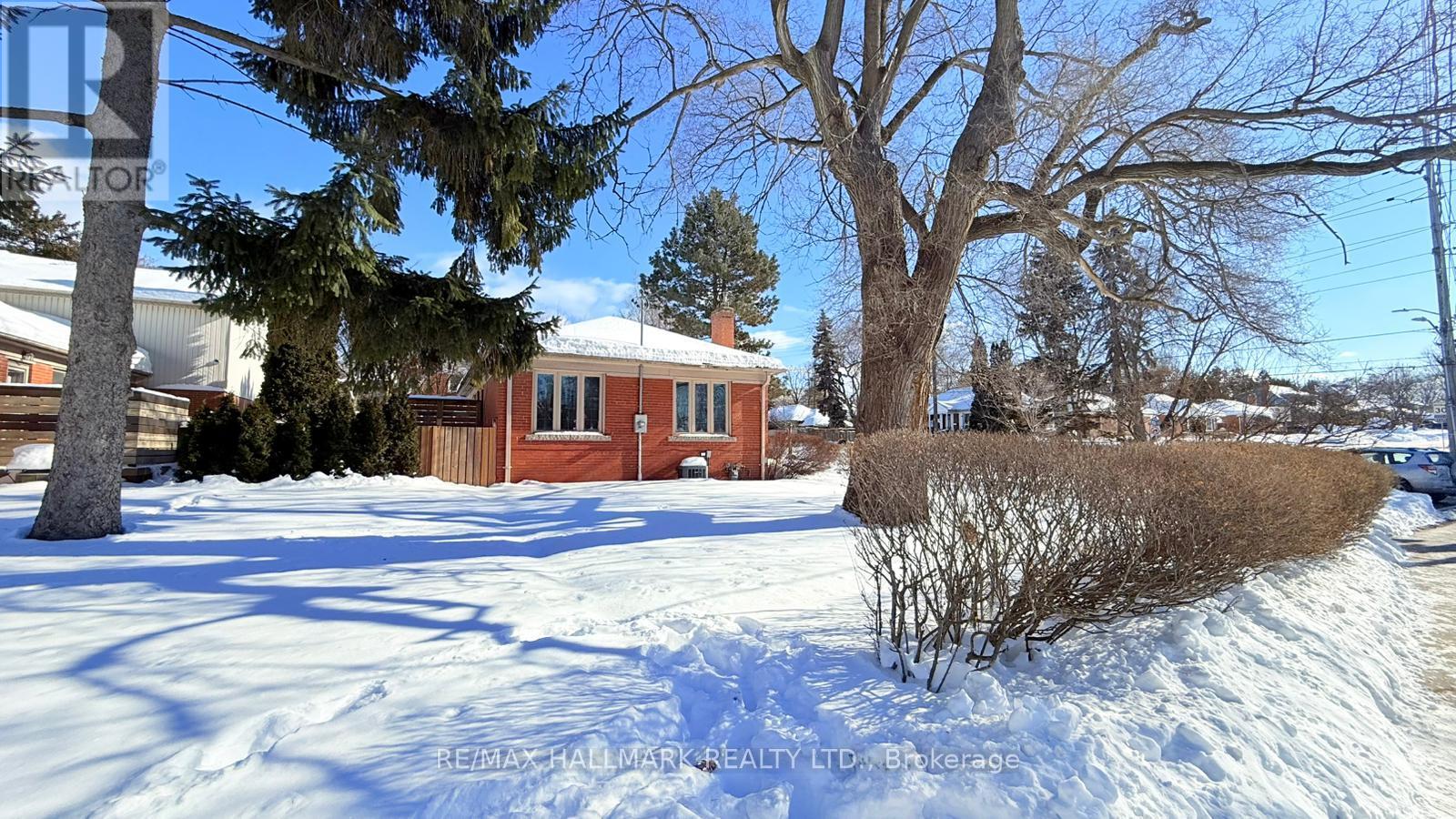 200 Berry Road, Toronto, Ontario  M8Y 1W8 - Photo 4 - W12743006