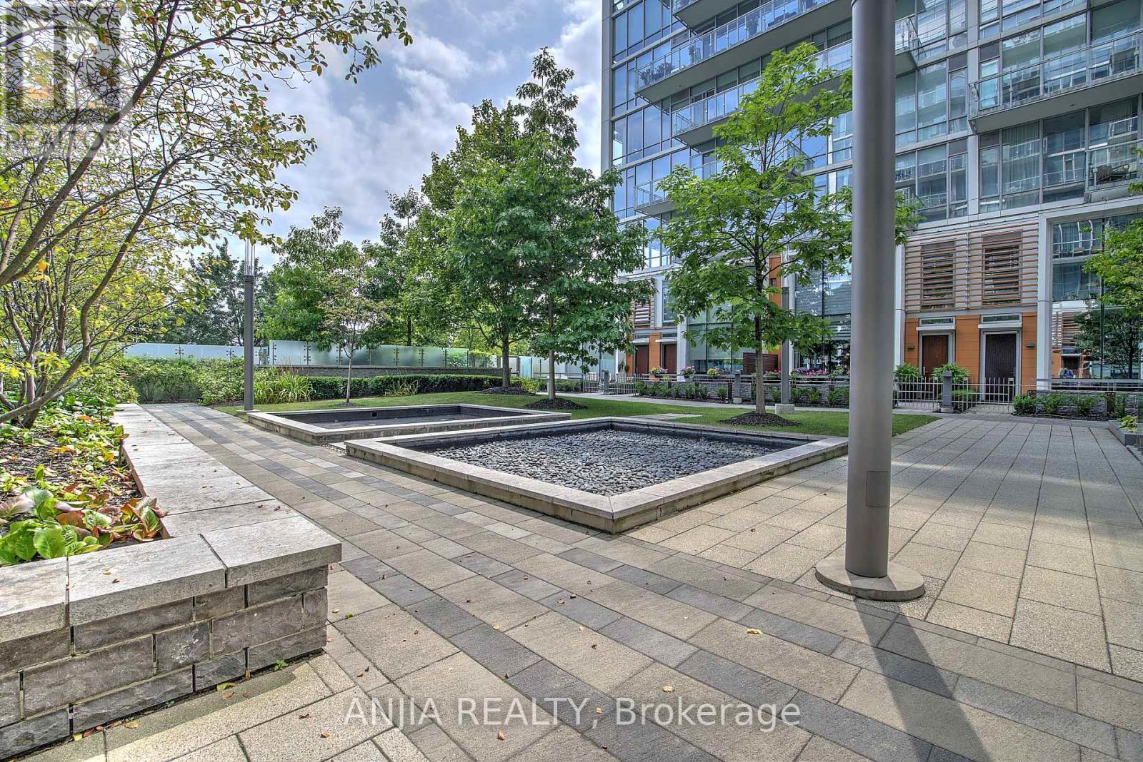 Ph1209 - 29 Queens Quay E, Toronto, Ontario  M5E 0A4 - Photo 12 - C12743794