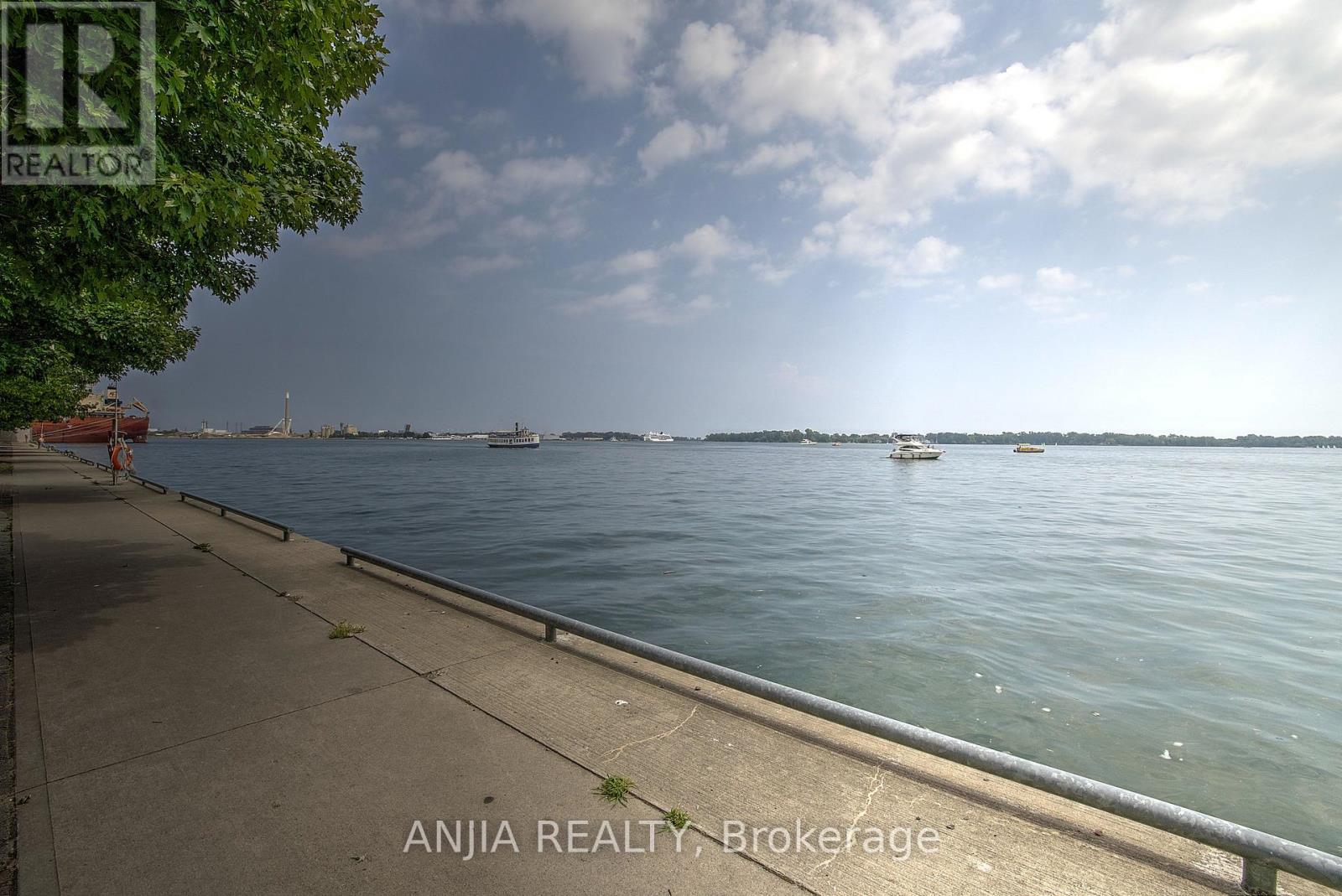 Ph1209 - 29 Queens Quay E, Toronto, Ontario  M5E 0A4 - Photo 17 - C12743794