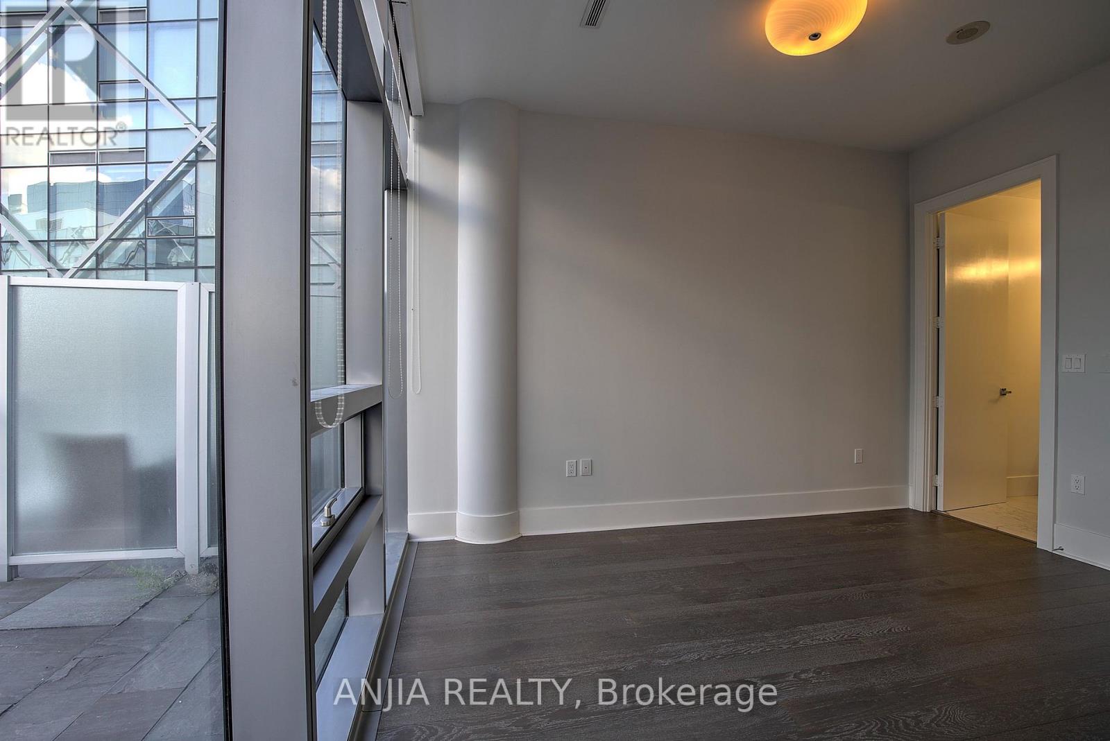 Ph1209 - 29 Queens Quay E, Toronto, Ontario  M5E 0A4 - Photo 24 - C12743794