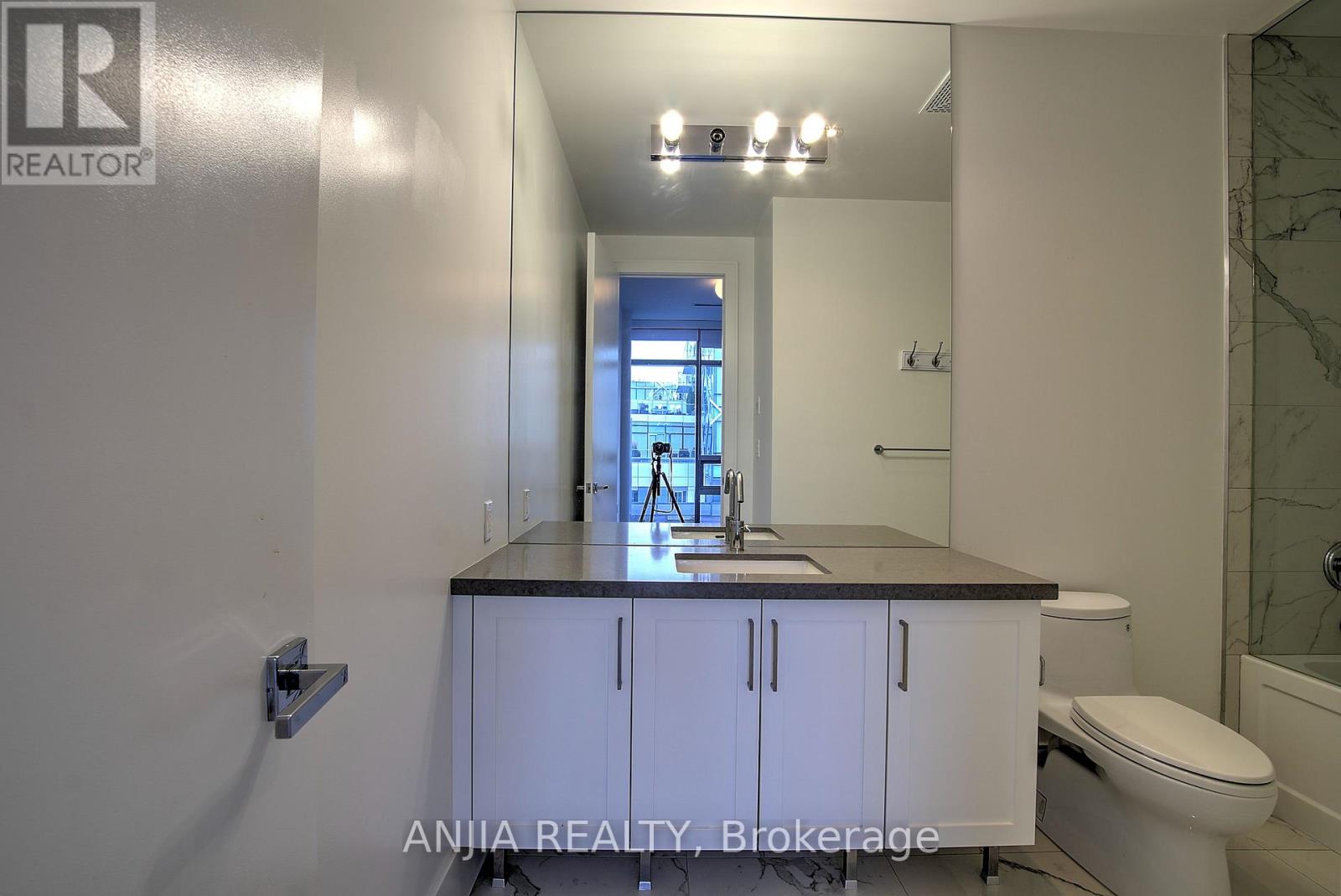 Ph1209 - 29 Queens Quay E, Toronto, Ontario  M5E 0A4 - Photo 25 - C12743794