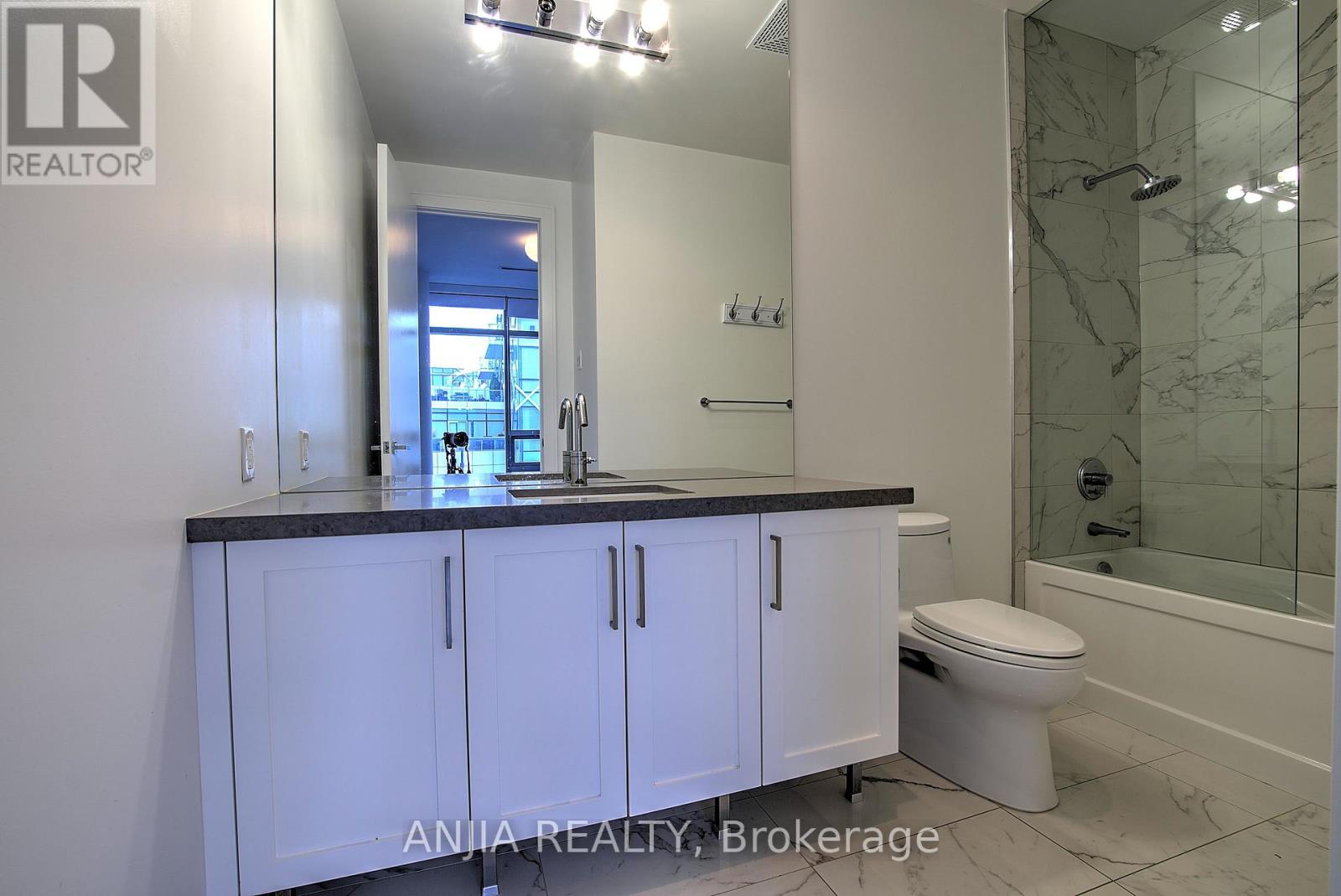 Ph1209 - 29 Queens Quay E, Toronto, Ontario  M5E 0A4 - Photo 26 - C12743794