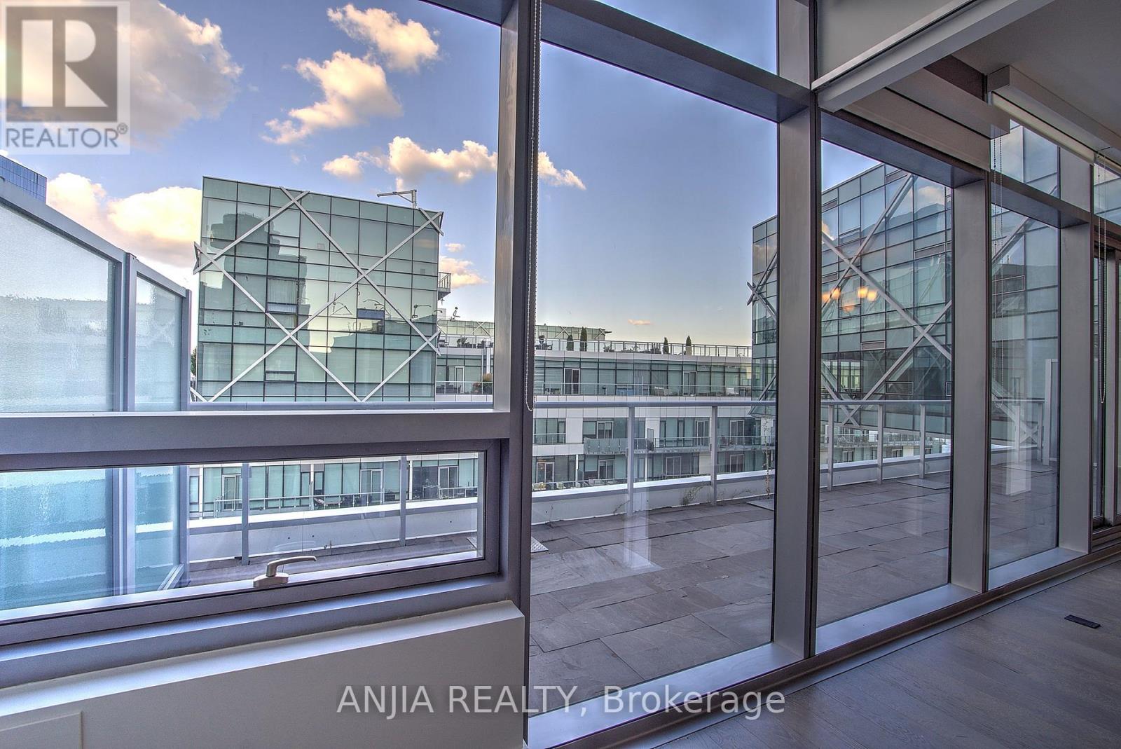 Ph1209 - 29 Queens Quay E, Toronto, Ontario  M5E 0A4 - Photo 34 - C12743794