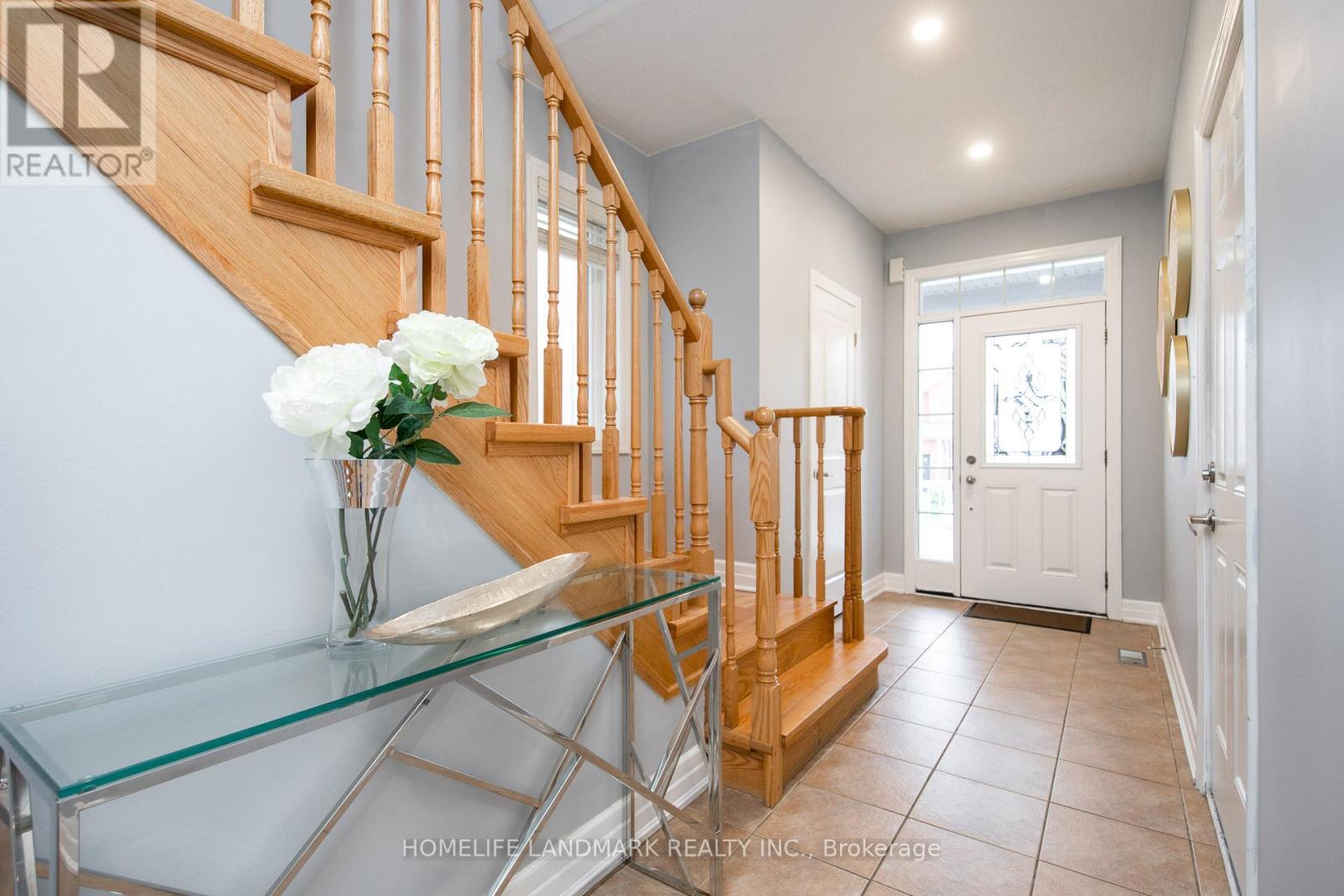 12 Fred Mason Street, Georgina, Ontario  L4P 0B7 - Photo 2 - N12743952