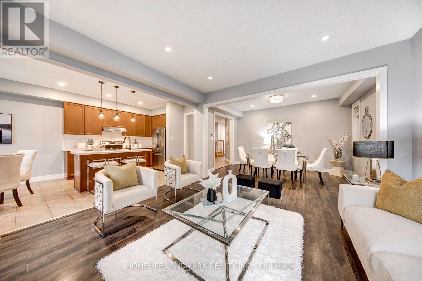 12 Fred Mason Street, Georgina, Ontario  L4P 0B7 - Photo 3 - N12743952