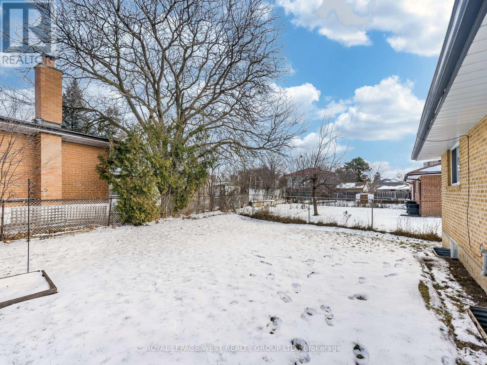 98 Mount Olive Drive, Toronto, Ontario  M9V 2E1 - Photo 22 - W12743816