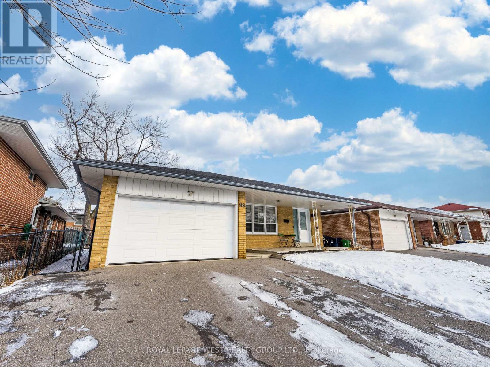 98 Mount Olive Drive, Toronto, Ontario  M9V 2E1 - Photo 25 - W12743816