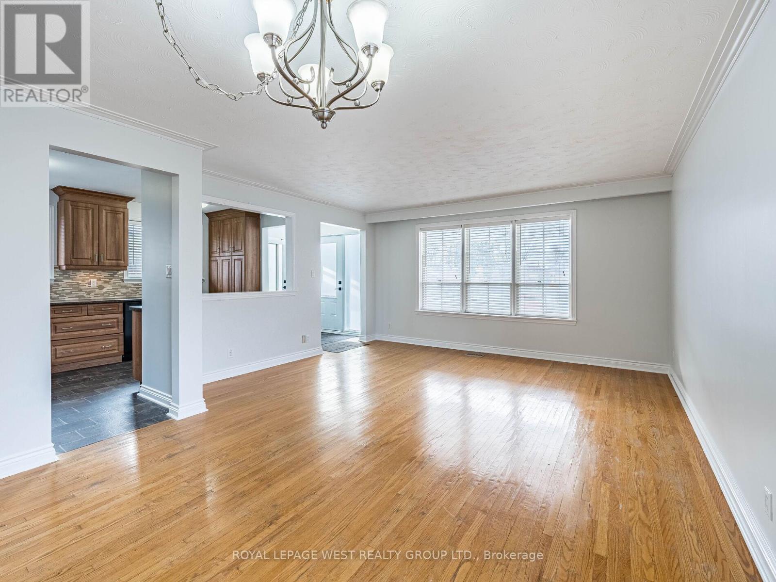 98 Mount Olive Drive, Toronto, Ontario  M9V 2E1 - Photo 5 - W12743816