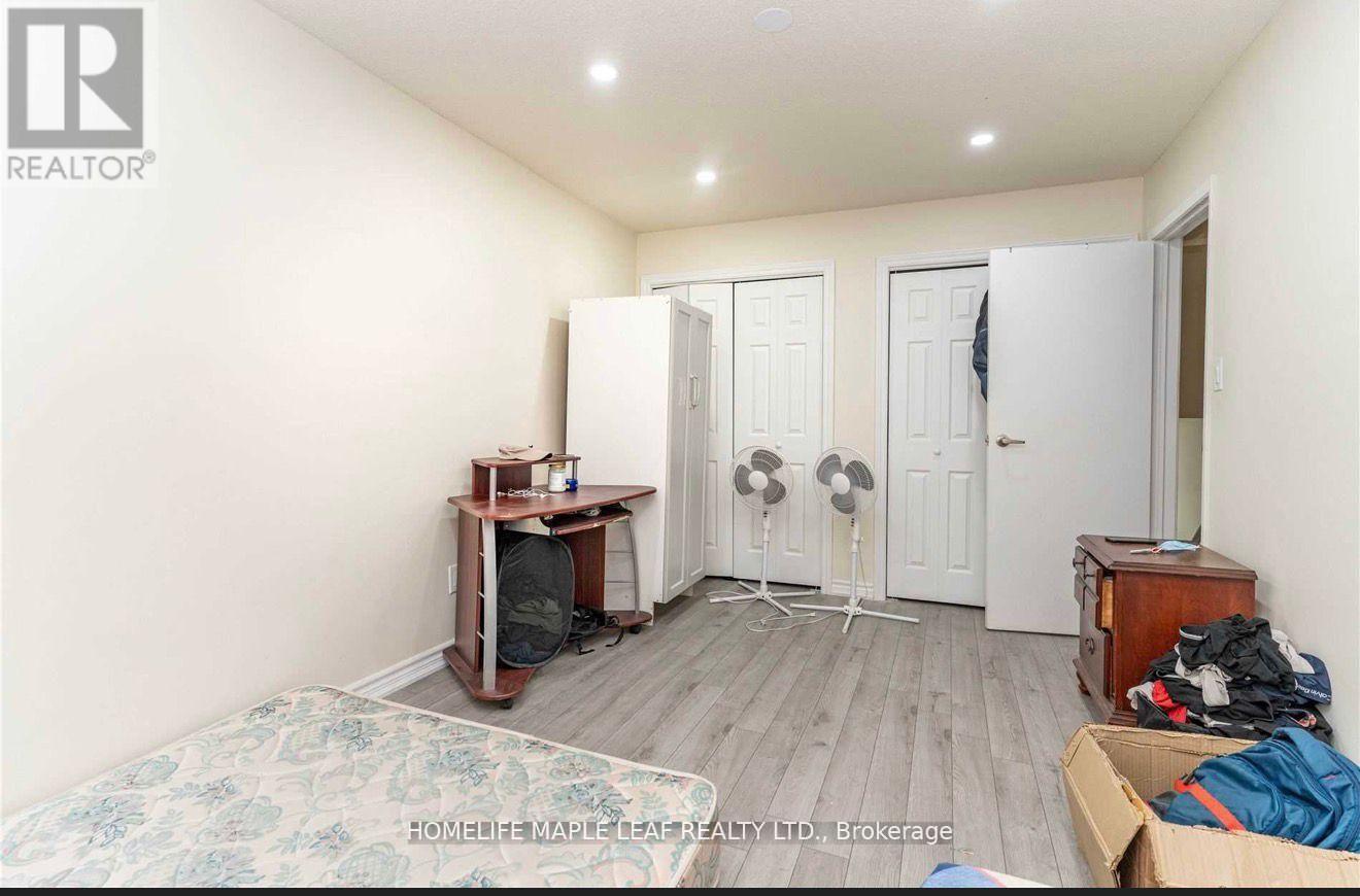 11 Rusthall Way, Brampton, Ontario  L6V 3R5 - Photo 10 - W12743828