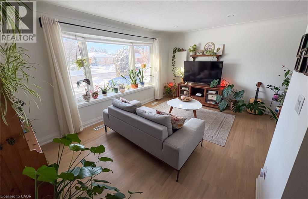 437 Upper Kenilworth Avenue, Hamilton, Ontario  L8T 4G7 - Photo 4 - 40802022