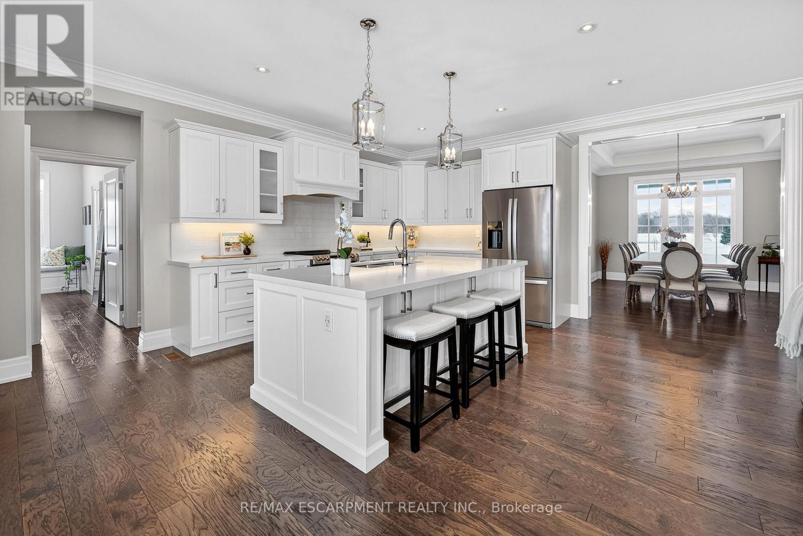 224 Mountain Road, Grimsby, Ontario  L3M 4E7 - Photo 12 - X12743904