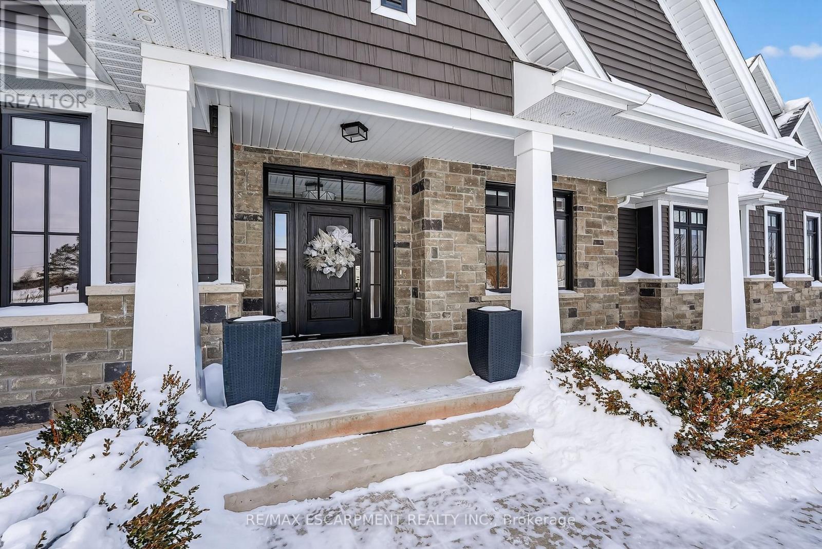 224 Mountain Road, Grimsby, Ontario  L3M 4E7 - Photo 4 - X12743904