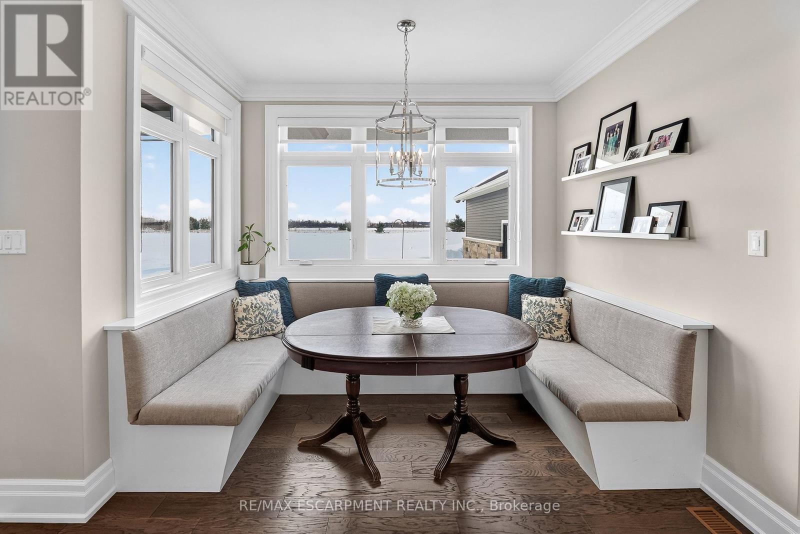 224 Mountain Road, Grimsby, Ontario  L3M 4E7 - Photo 8 - X12743904