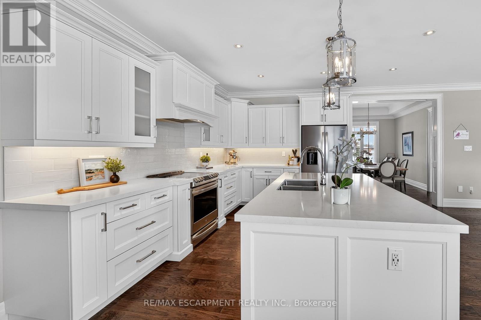 224 Mountain Road, Grimsby, Ontario  L3M 4E7 - Photo 9 - X12743904