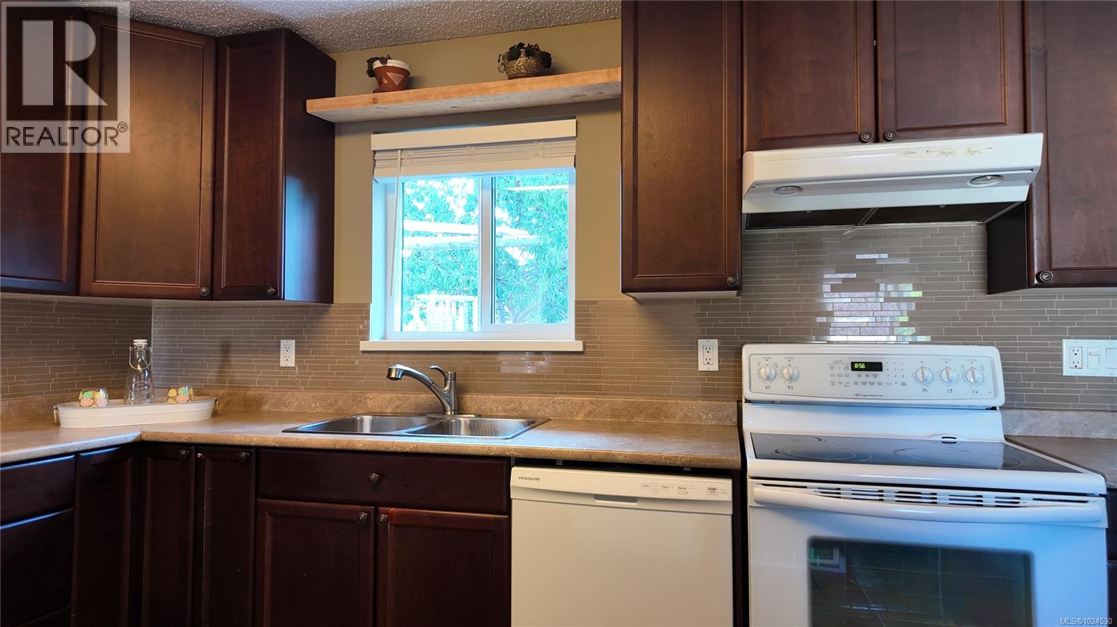 3000 Country Close, Campbell River, British Columbia  V9W 6X6 - Photo 5 - 1024530