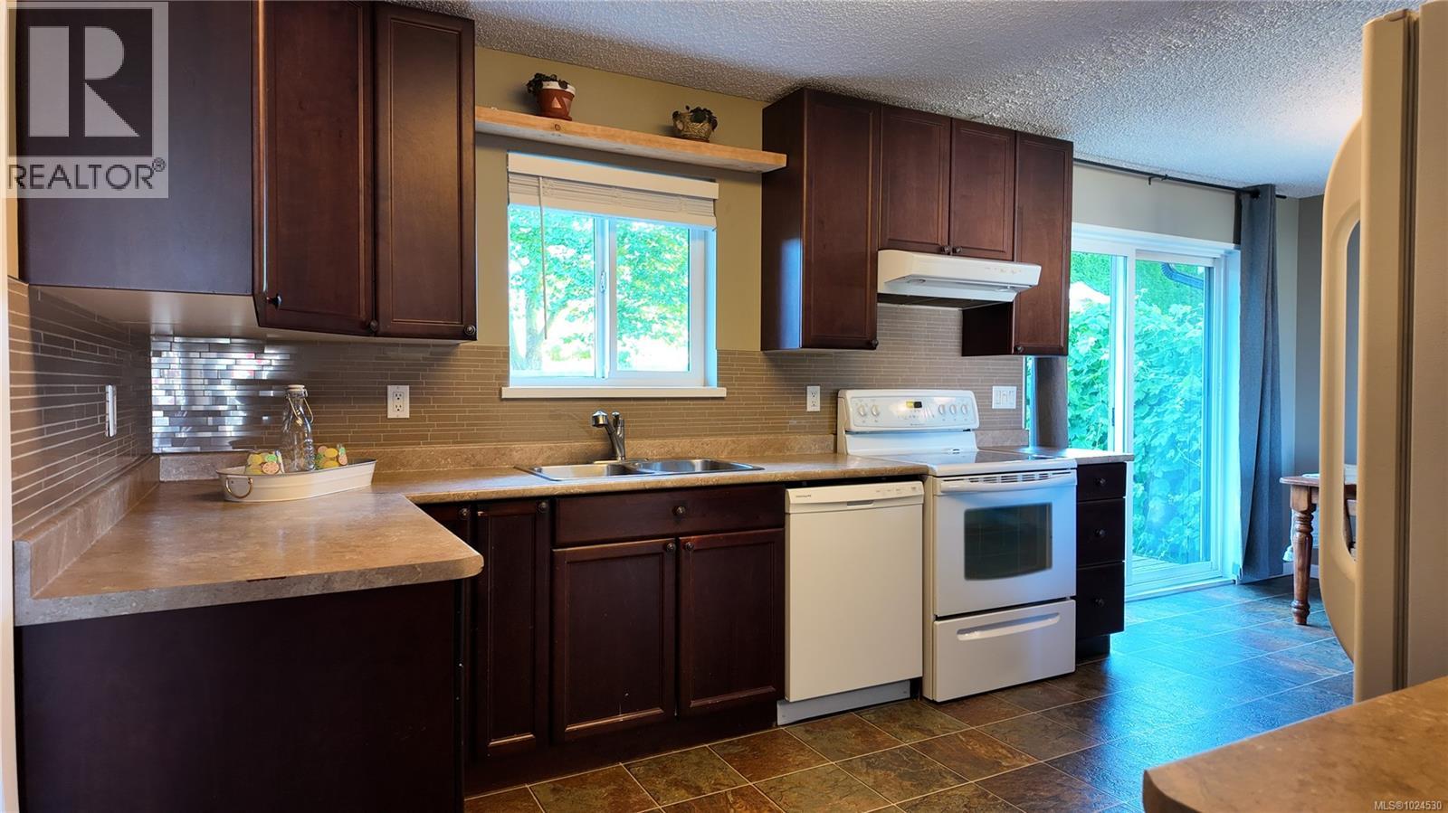 3000 Country Close, Campbell River, British Columbia  V9W 6X6 - Photo 2 - 1024530