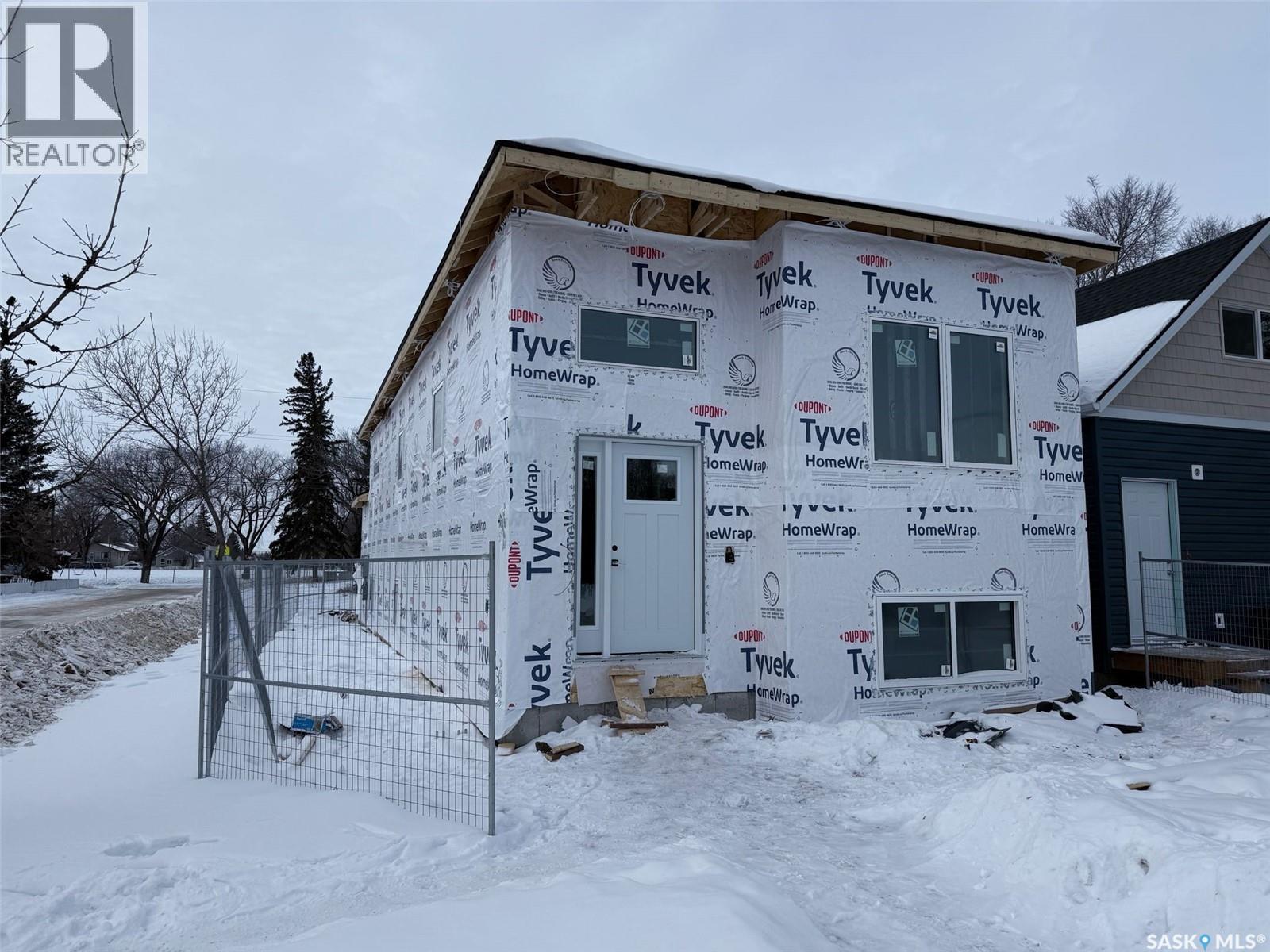 1401 D Avenue N, Saskatoon, Saskatchewan  S7L 1N7 - Photo 1 - SK027719