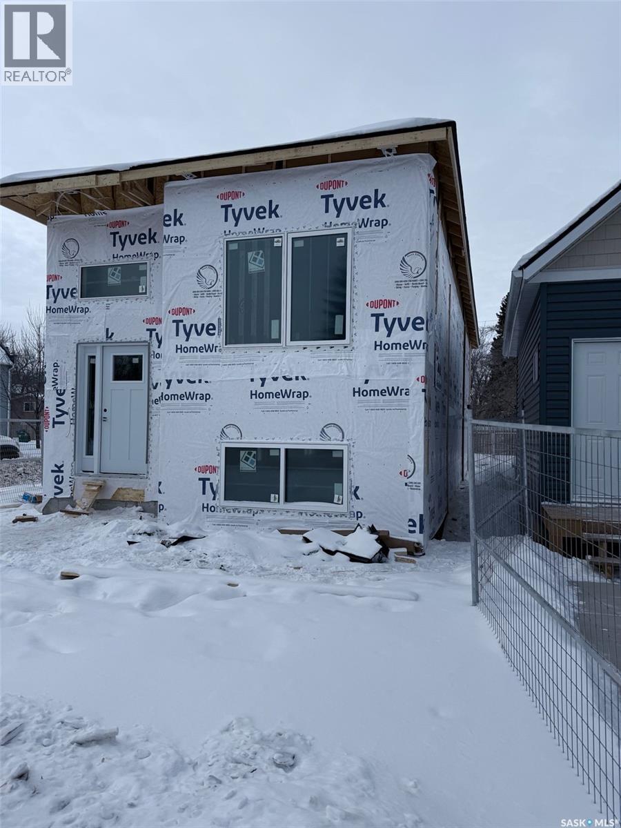 1401 D Avenue N, Saskatoon, Saskatchewan  S7L 1N7 - Photo 2 - SK027719