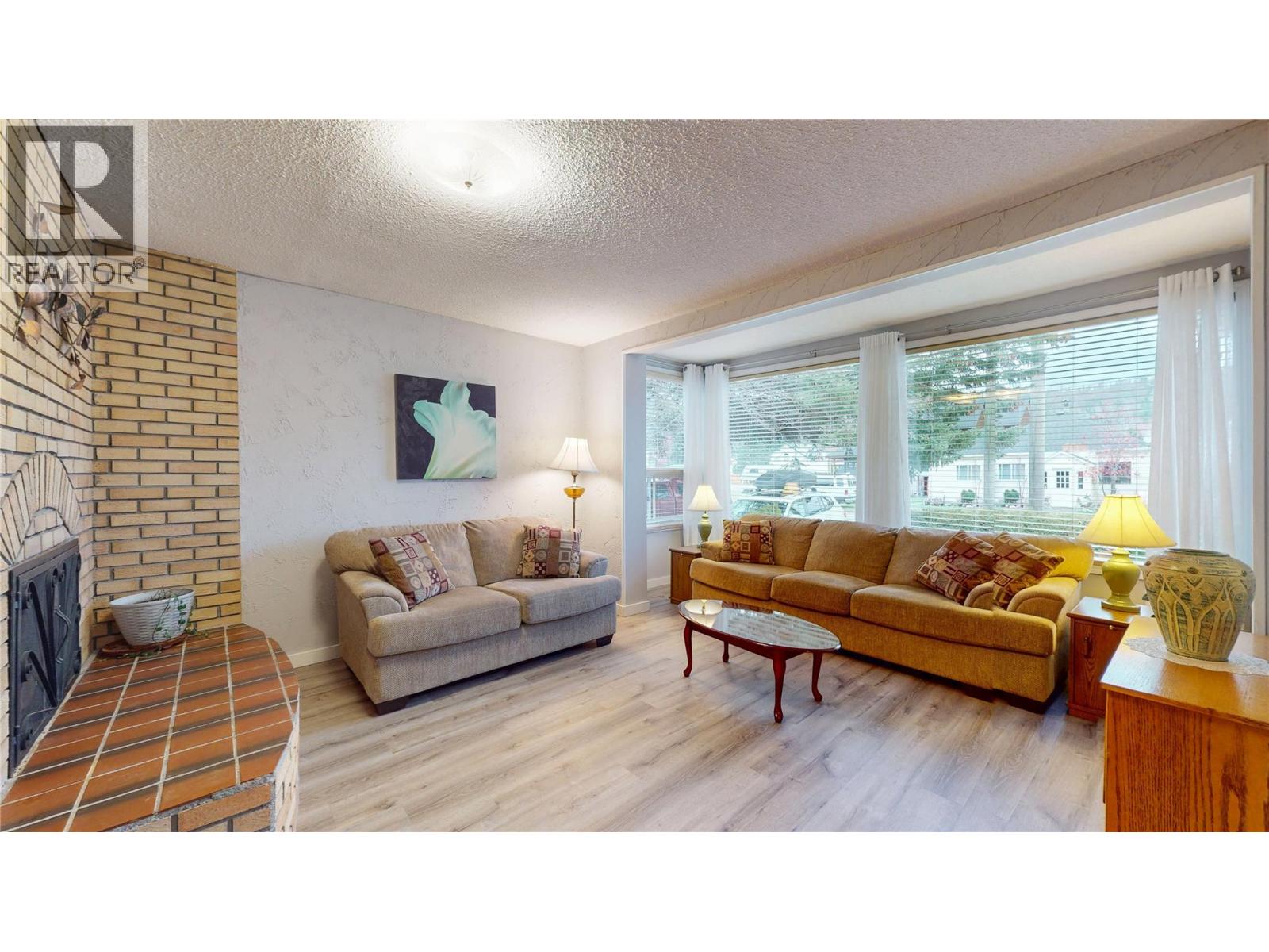 1161 4th Avenue, Fernie, British Columbia  V0B 1M0 - Photo 3 - 10369105