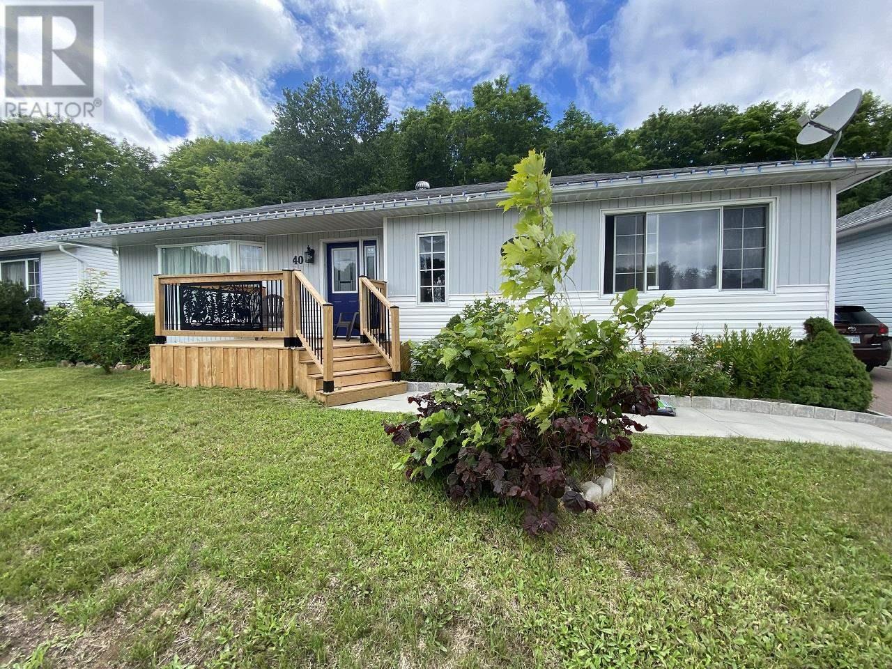 40 Axmith Ave, Elliot Lake, Ontario  P5A 1B7 - Photo 1 - SM260199