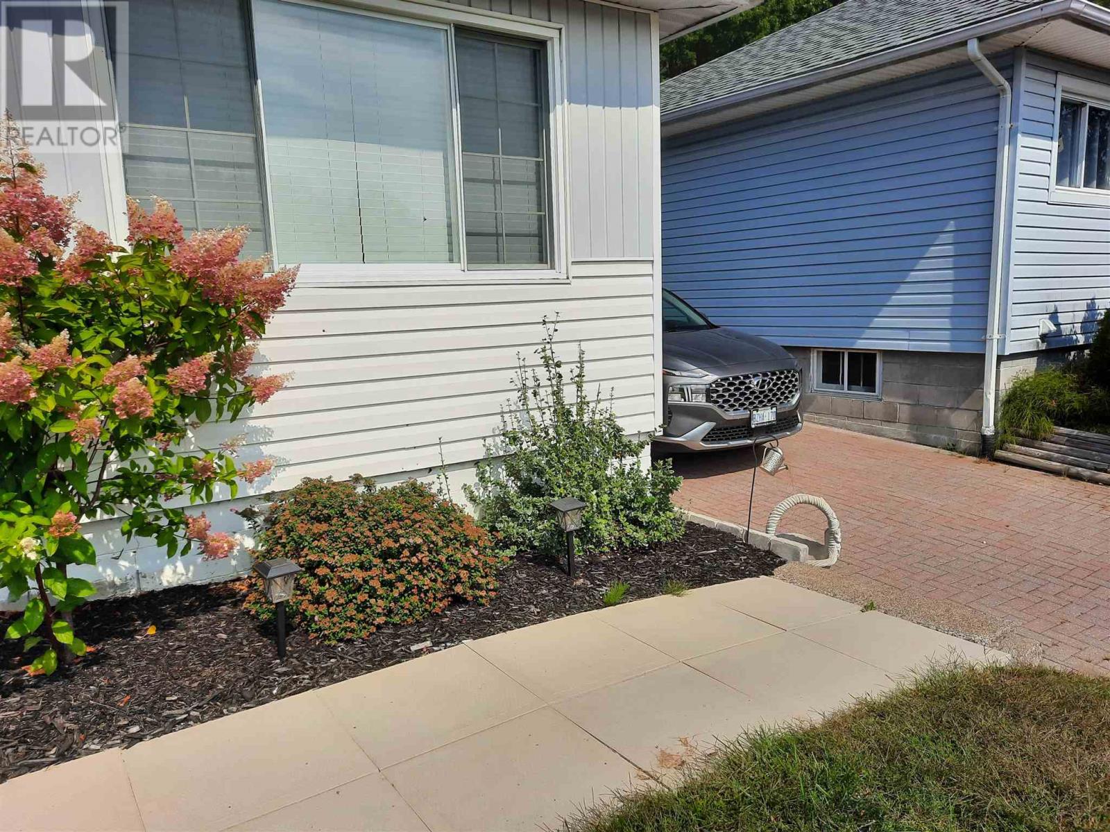 40 Axmith Ave, Elliot Lake, Ontario  P5A 1B7 - Photo 5 - SM260199