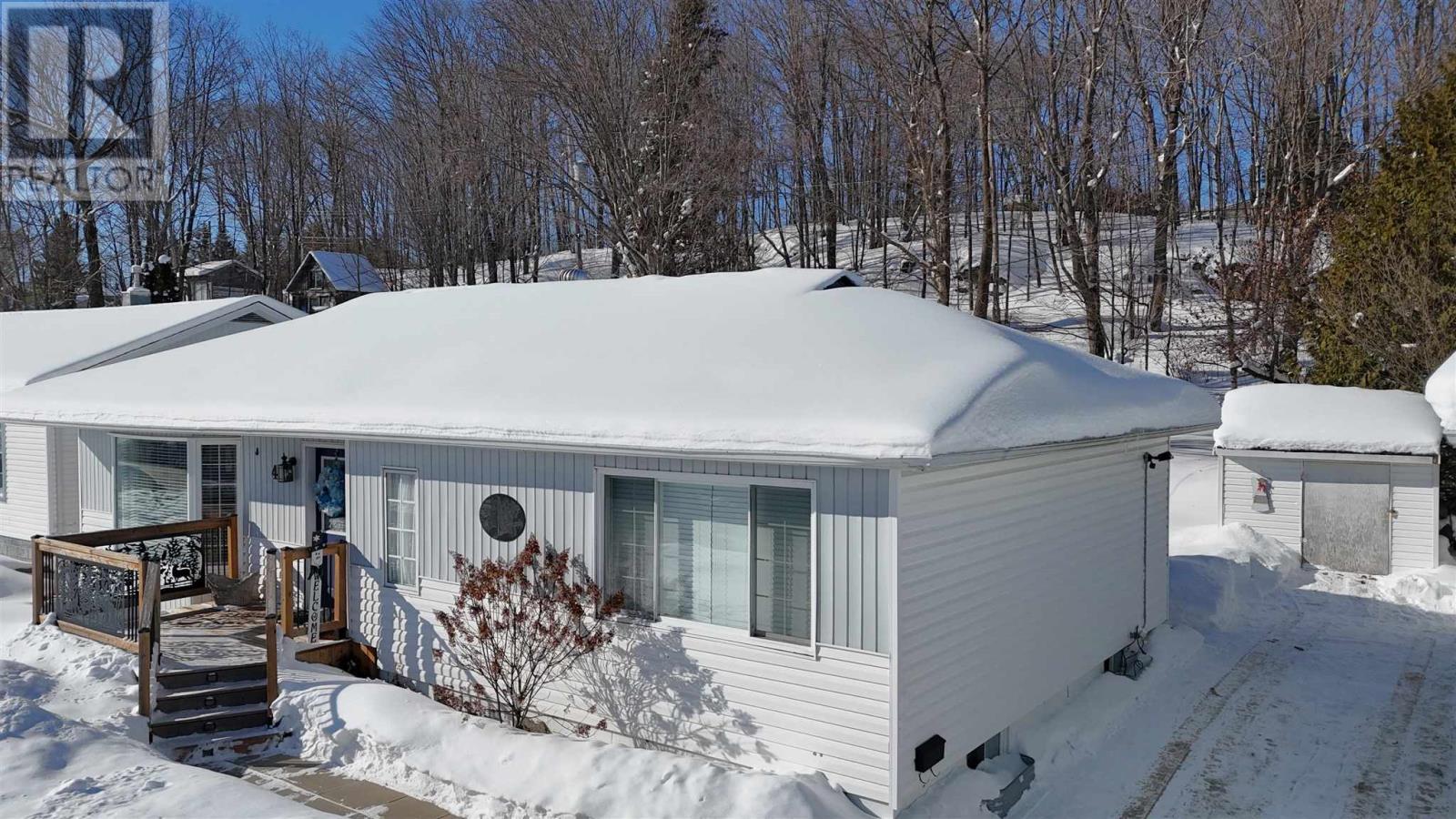 40 Axmith Ave, Elliot Lake, Ontario  P5A 1B7 - Photo 33 - SM260199