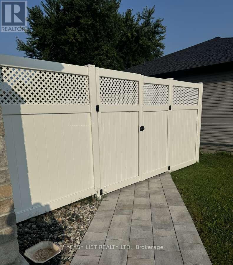 306 Belfort Crescent, Cornwall, Ontario K6H 0H3 - Photo 2 - X12744034