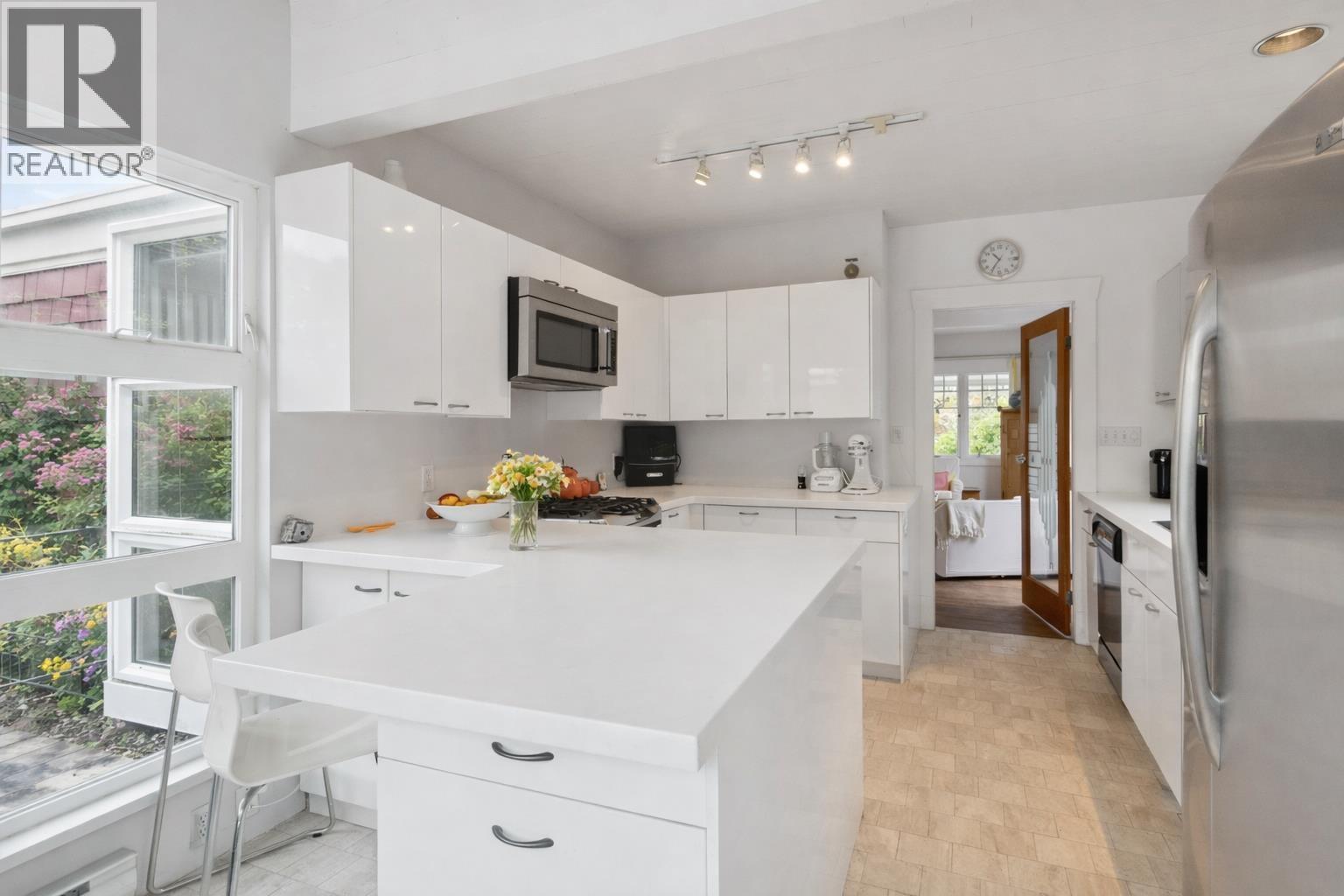 2433 Mathers Avenue, West Vancouver, British Columbia  V7V 2H9 - Photo 10 - R3084991