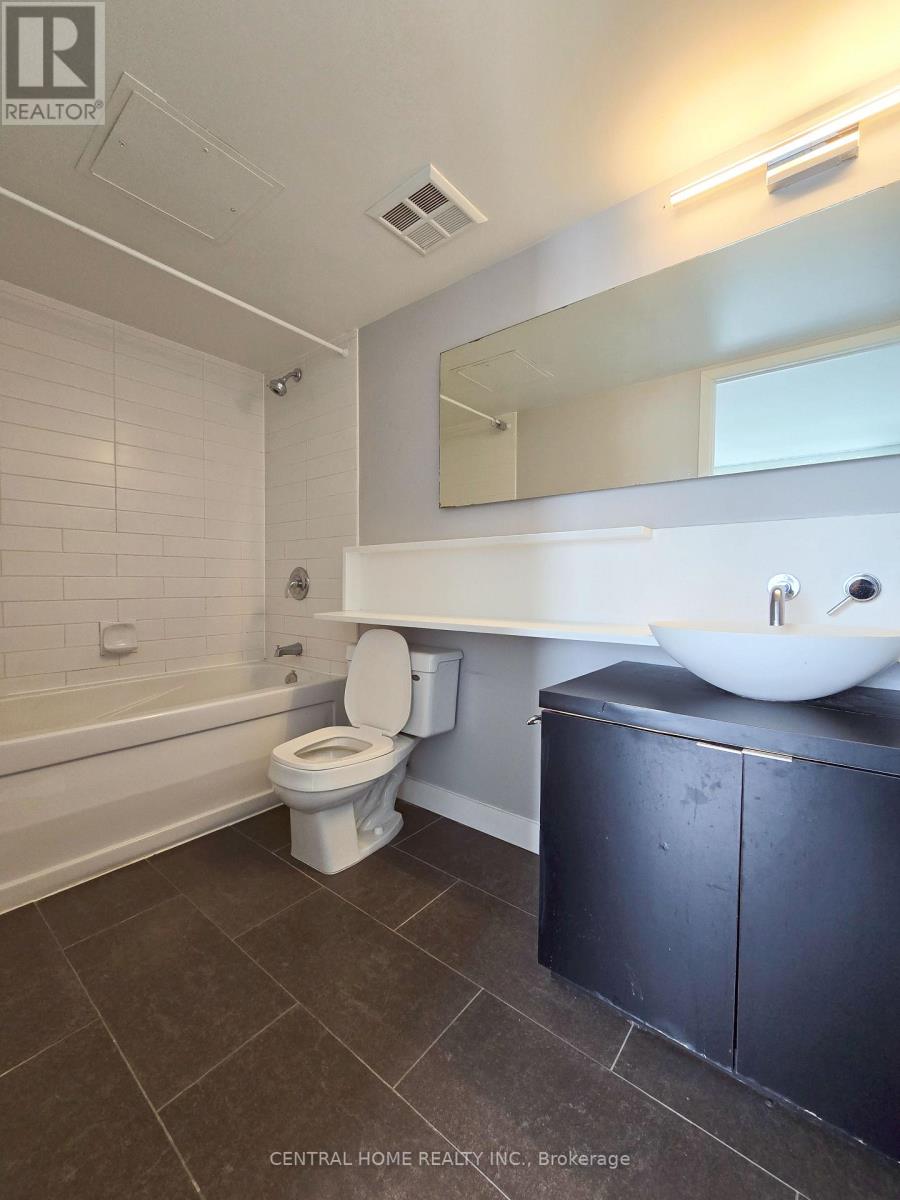 3906 - 15 Fort York Boulevard, Toronto, Ontario  M5V 3Y4 - Photo 6 - C12743974