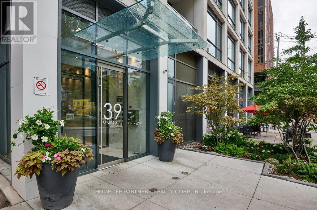 605 - 39 BRANT STREET, Toronto, Ontario