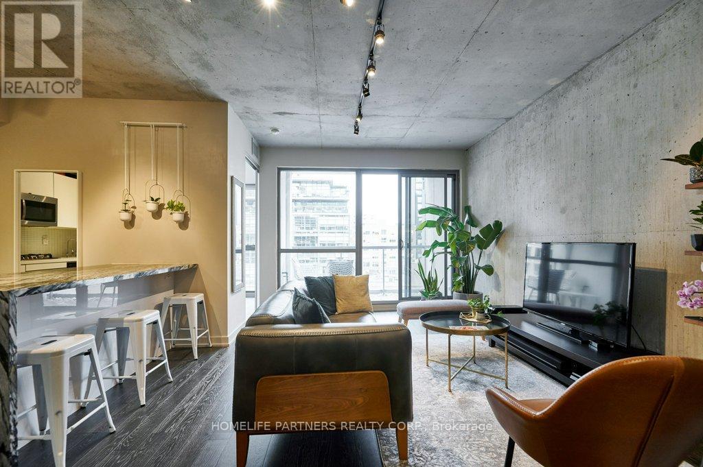 605 - 39 Brant Street, Toronto, Ontario  M5V 0M8 - Photo 2 - C12743992