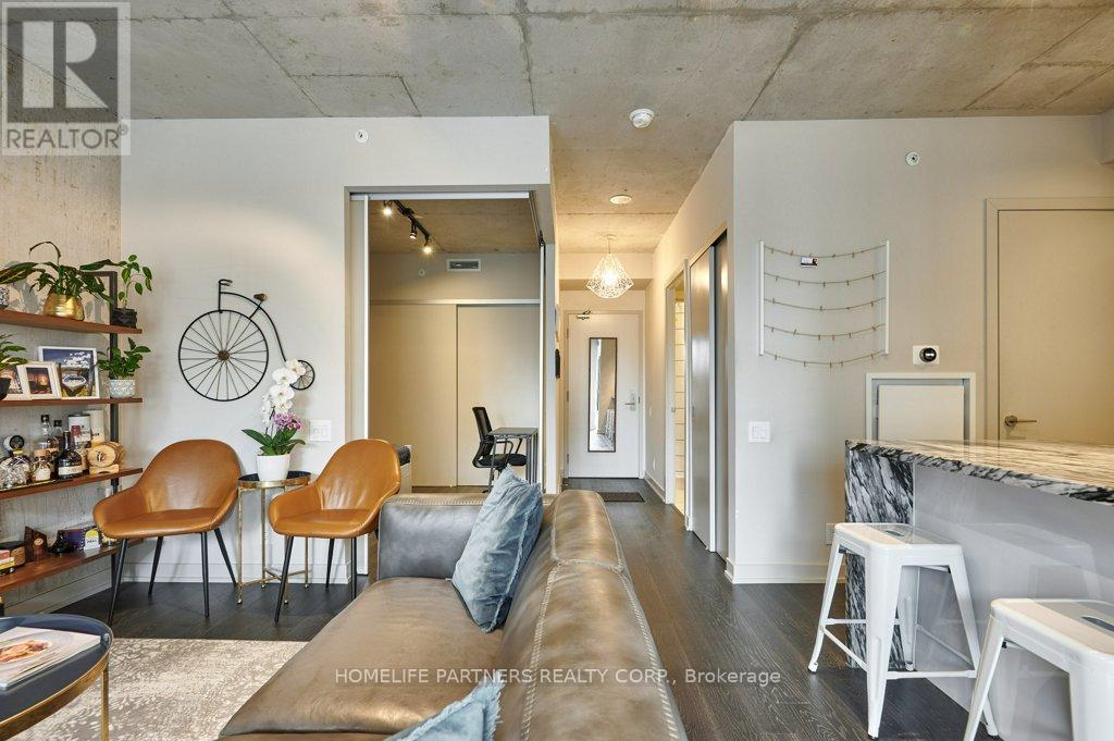 605 - 39 Brant Street, Toronto, Ontario  M5V 0M8 - Photo 3 - C12743992