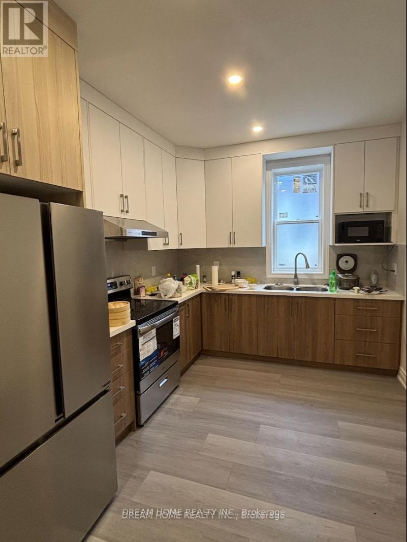 202 - 643 BATHURST STREET, Toronto, Ontario